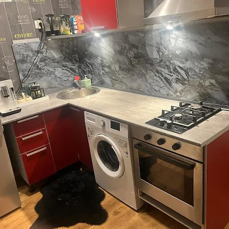 Red Apartment,with Self Check Near Airport Apartment *