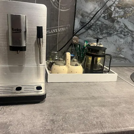 Red Apartment,with Self Check Near Airport Apartment