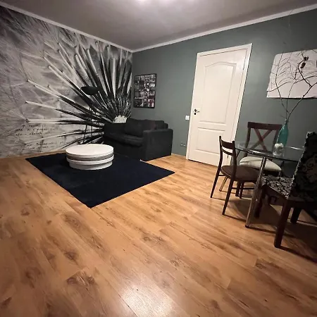 Red Apartment,with Self Check Near Airport Apartment Tallinn
