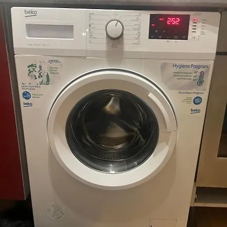 Red Apartment,with Self Check Near Airport Appartement *